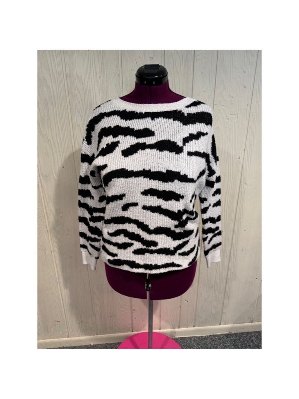 John Jenn Sweater White Black Long Sleeve Size Small